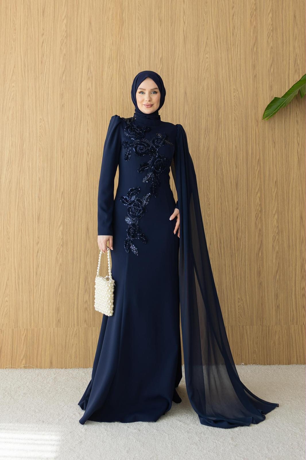 Dinç Dress abiye — avlu çekimi
